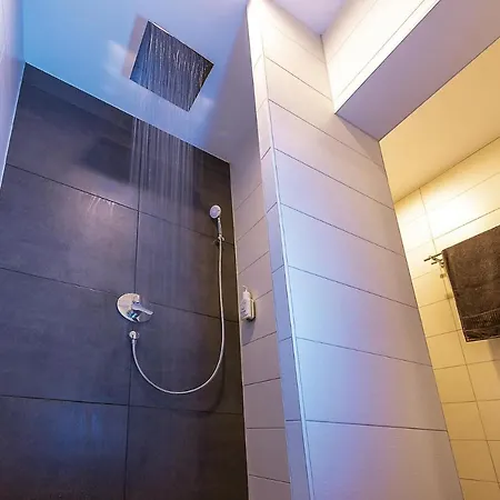 Apartmenthaus Burgenheimat In Bei Koblenz アパート *