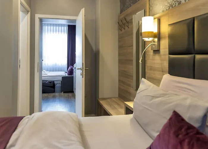 Apartmenthaus Burgenheimat In Bei Koblenz 伦斯