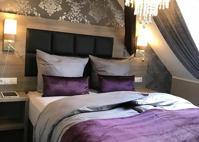 公寓 Apartmenthaus Burgenheimat In Bei Koblenz 伦斯