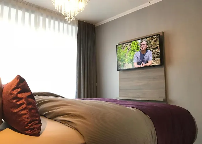 Apartmenthaus Burgenheimat In Bei Koblenz * 伦斯