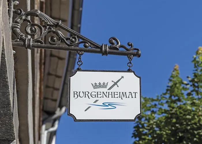 Apartmenthaus Burgenheimat In Bei Koblenz 伦斯